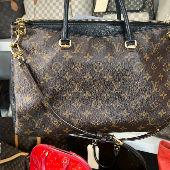 LV Bag - Picture 1 of 1